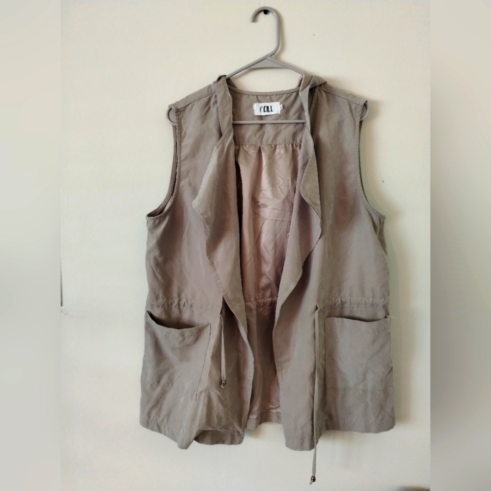 P. Cill Vest with hood | Size S